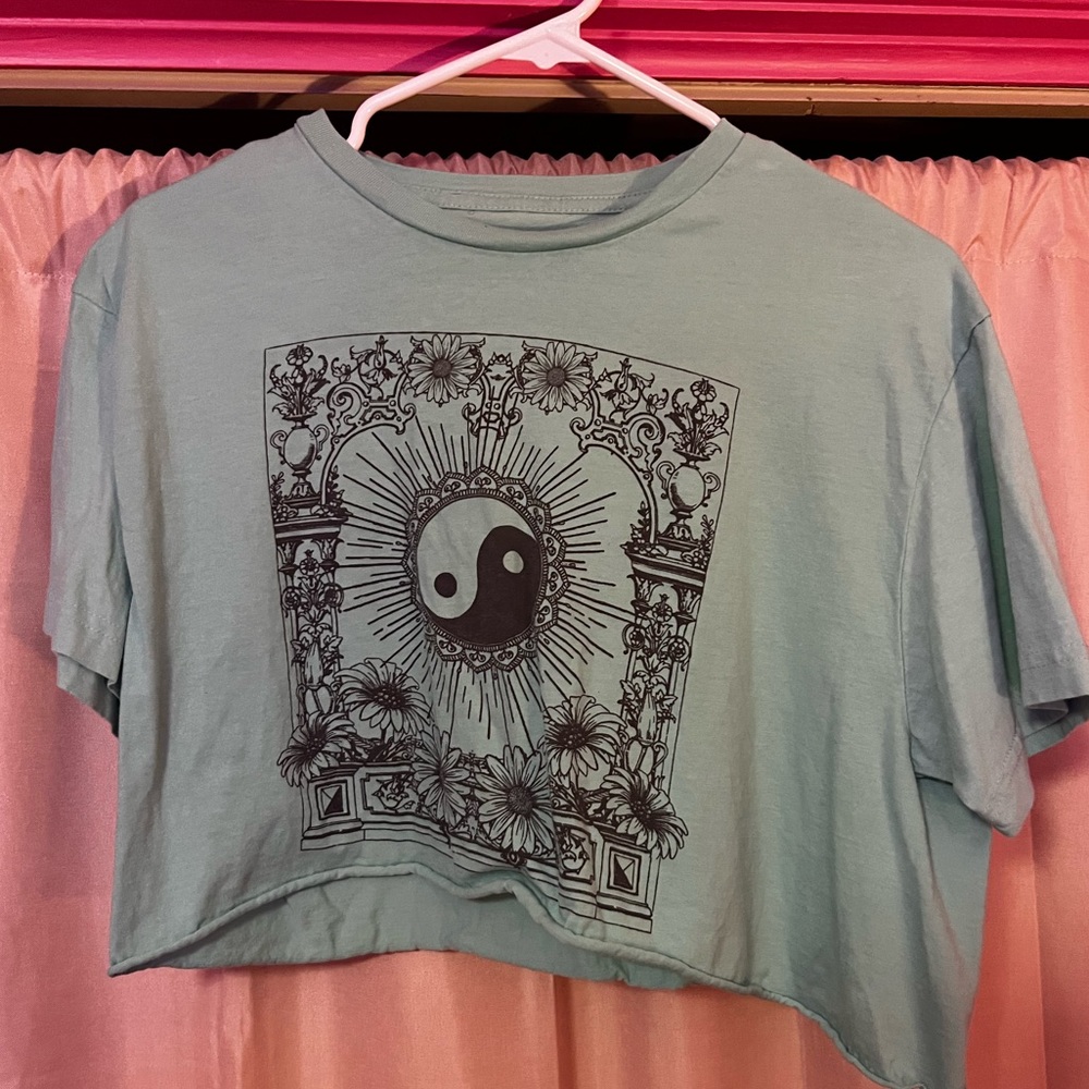 Short crop top